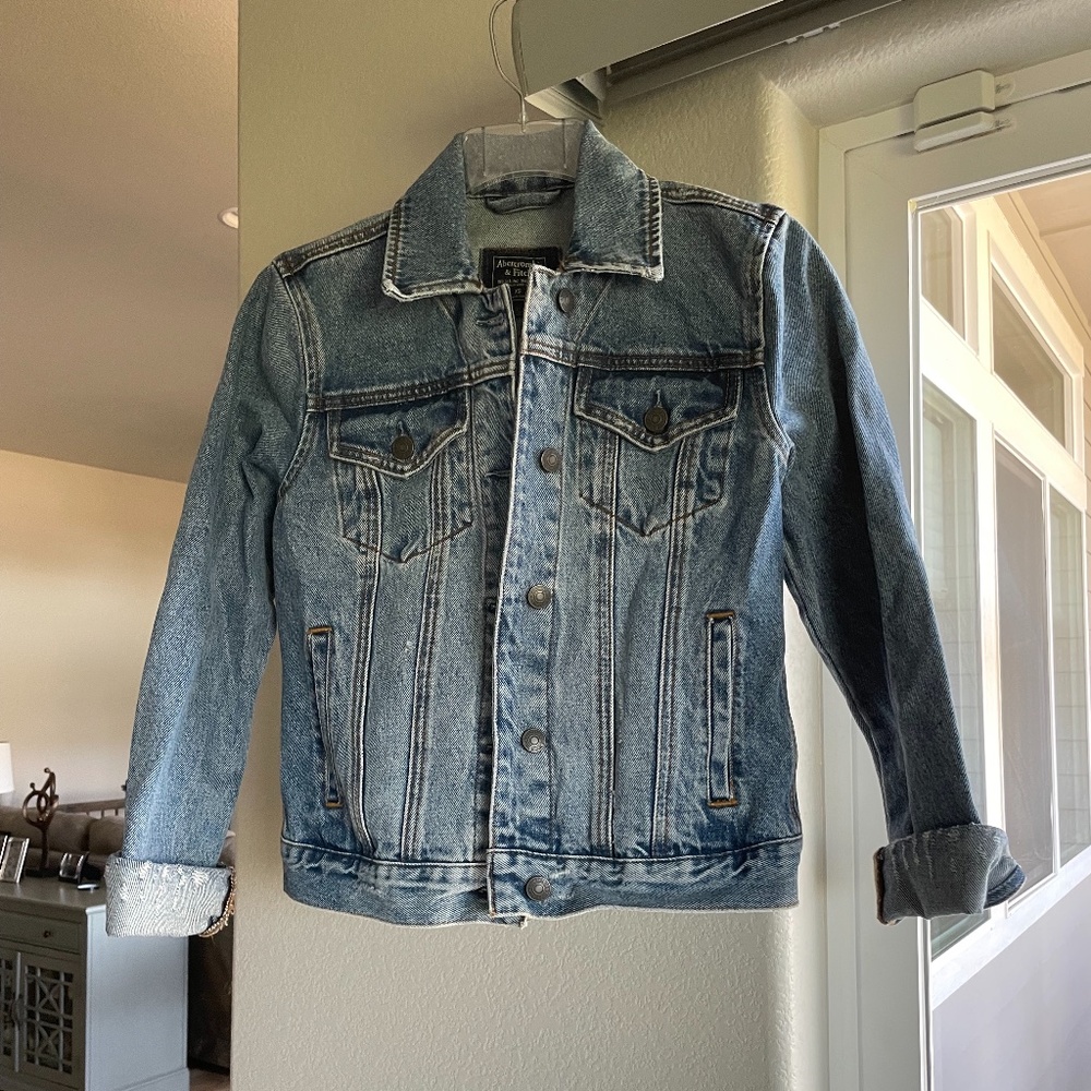 NWOT Abercrombie & Fitch Denim Jacket XS
